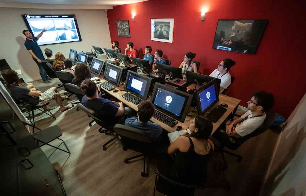 Los alumnos del Máster de PlayStation en Voxel contarán con PS5 como herramienta educativa